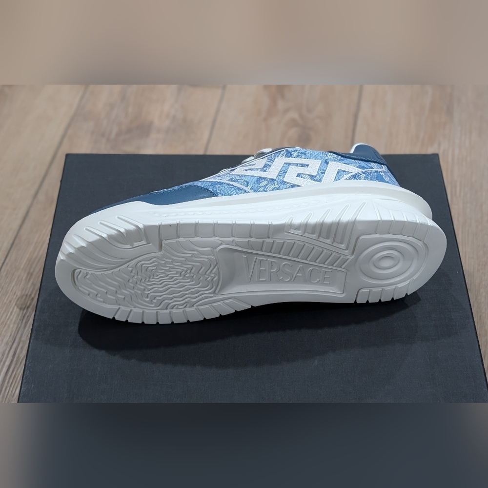 $925 VERSACE Greek Key Leather Low-Top Sneakers White/Baby Blue 43 US 10 - Picture 7 of 11